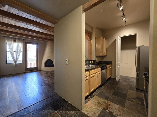 Building Photo - 1405 Vegas Verdes Dr