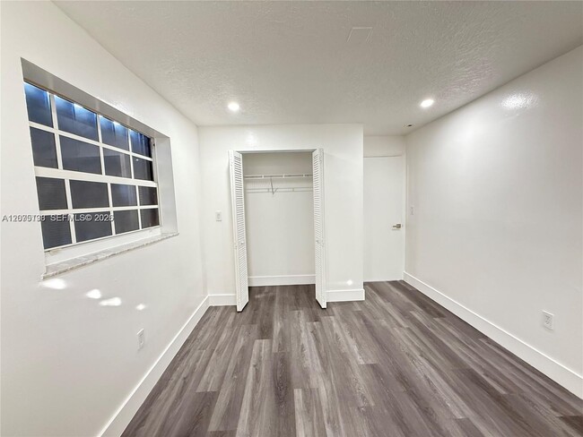 Building Photo - 130 NW 32nd Ct