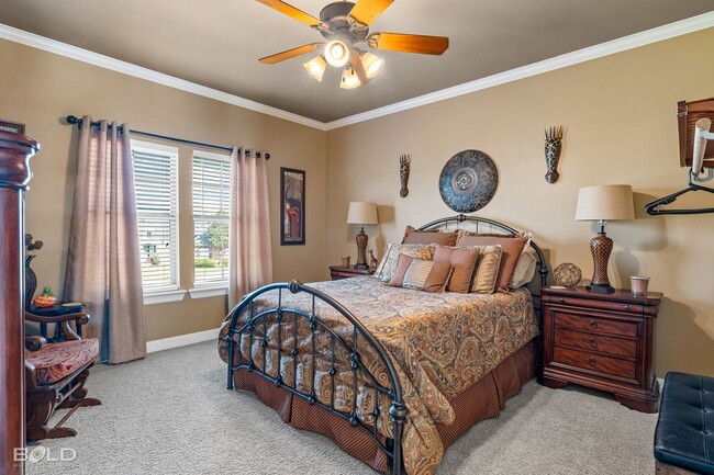 Building Photo - PRIVATE OASIS IN GATED COMMUNITY