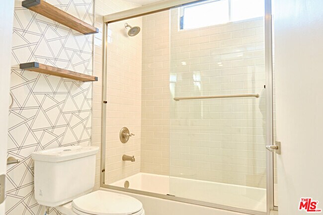 Building Photo - 842 11th St