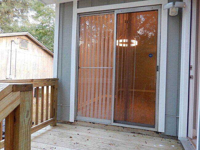 Building Photo - 520 Pasco Ct