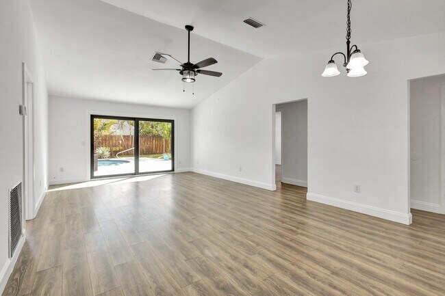 Building Photo - 9404 Longmeadow Cir