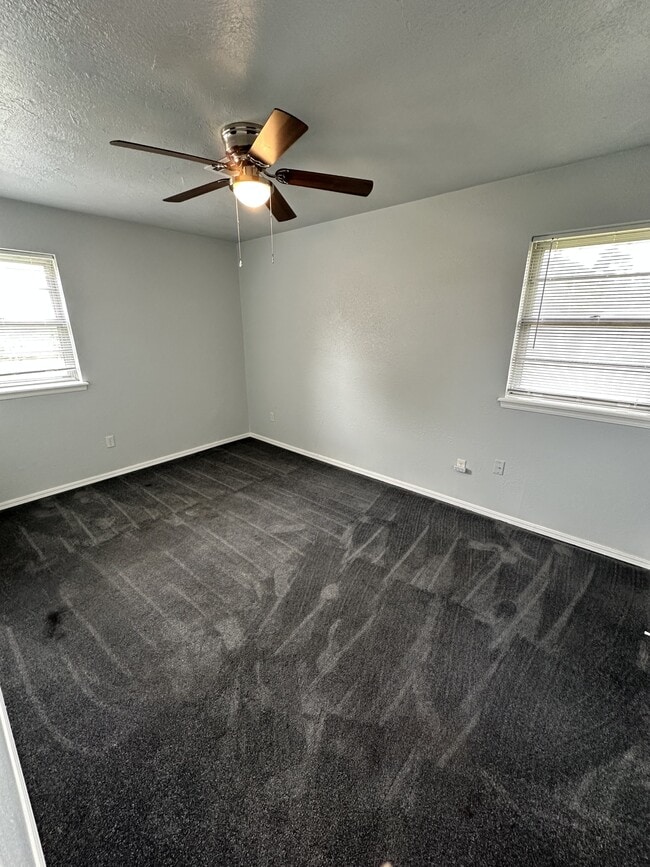 Building Photo - 1100 SW 81st St