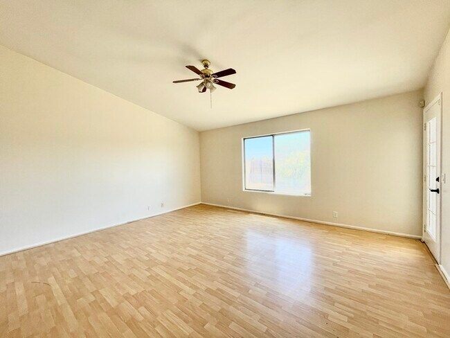 Building Photo - 8755 W Las Palmaritas Dr