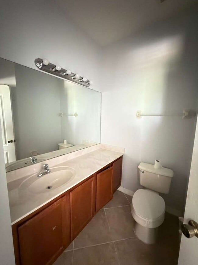 Building Photo - Beautiful 2BR/2.5BA Condo with Resort-Style Amenities