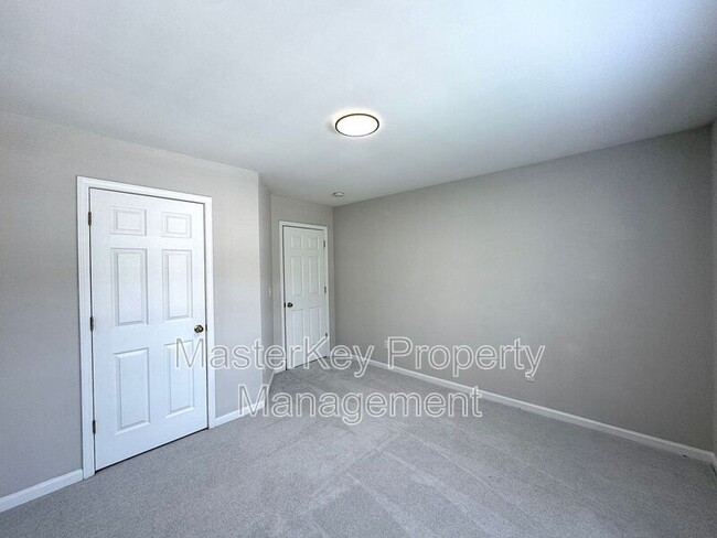 Building Photo - 204 Straywhite Ave