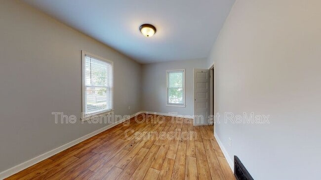 Building Photo - 137 Carhart St