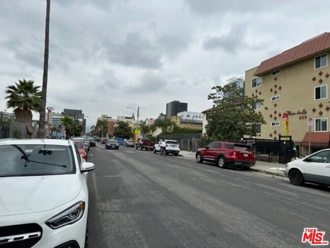 Building Photo - 836 S Catalina St