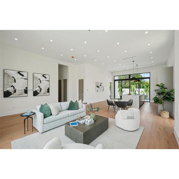 Building Photo - 510 NW 50th St