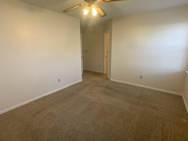 Building Photo - 301 Commons Way