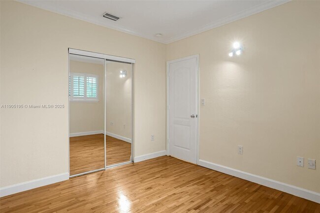 Building Photo - 45 Antilla Ave