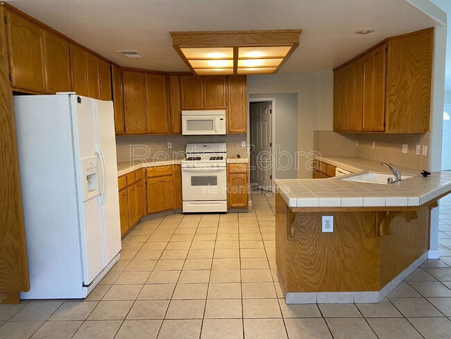 Building Photo - 1239 El Portal Dr