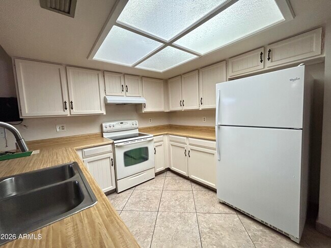Building Photo - 4014 W Christy Dr