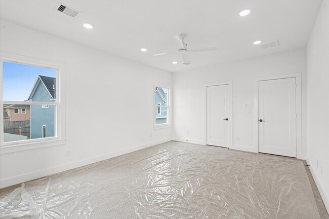 Building Photo - 9602 Valeca Dr