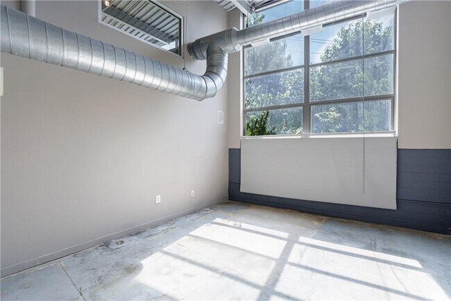 Building Photo - 400 Village Pkwy
