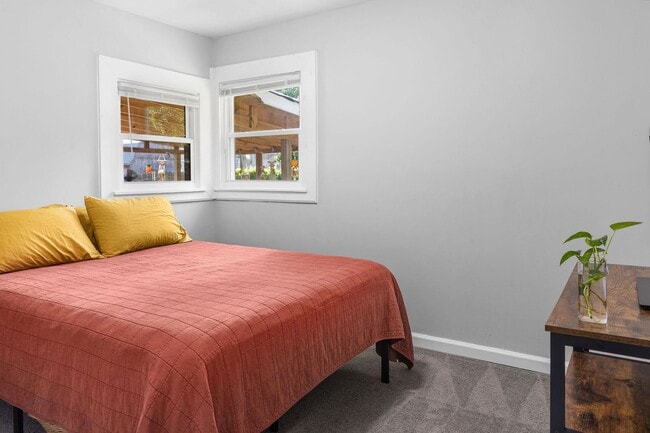 Building Photo - 4 Bed 2 Bath Home for Rent!