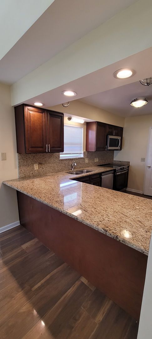 Building Photo - Venetian Villa 2 Bedroom 2 Bath 2 Car Garage w/Waterview!