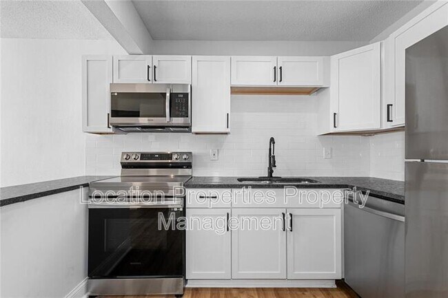 Building Photo - 1502 W 25th Ct