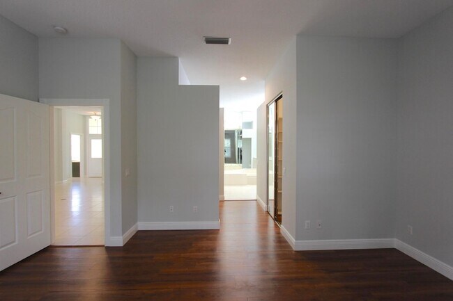 Building Photo - 117 Hampton Cir