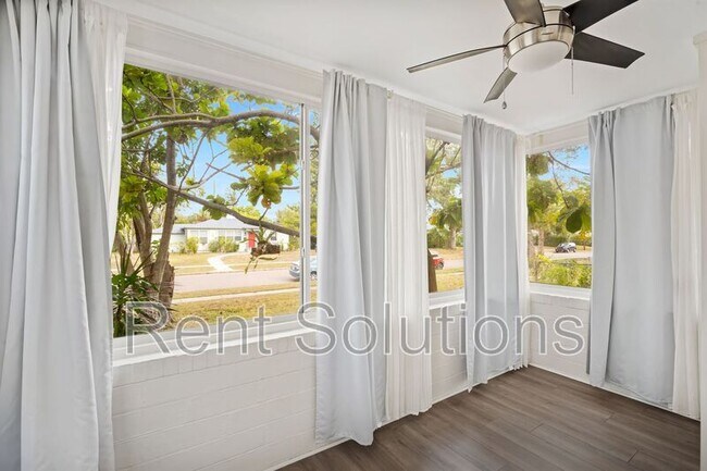 Building Photo - 725 35th St N