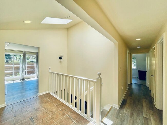 Building Photo - Beautiful Craftsman House in Quiet Queen Anne Neighborhood!