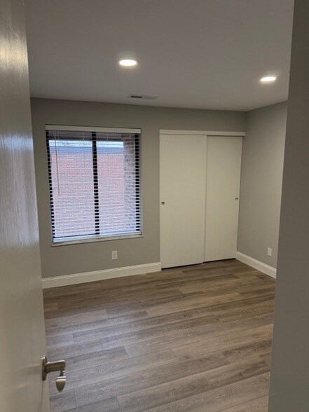 Building Photo - 6801 Cheviot Rd