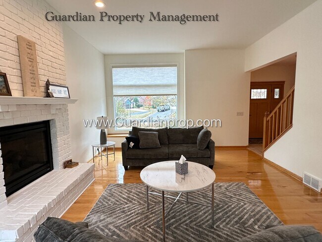 Building Photo - Well Maintained Prior Lake SFH, Large Deck, Fireplace, 2 Car Attached Garage