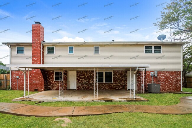 Building Photo - 5817 NW 70th St