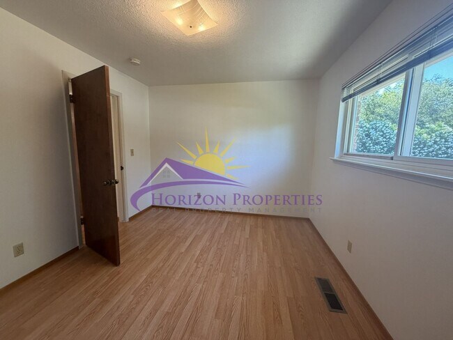 Building Photo - 3 Bed 2.5 Bath 2,027 sqft Fair Oaks Home with bonus office