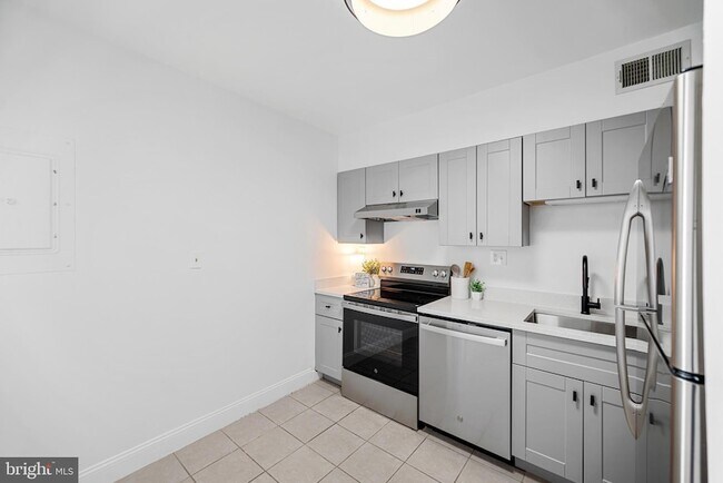 Building Photo - 5500 Holmes Run Pkwy