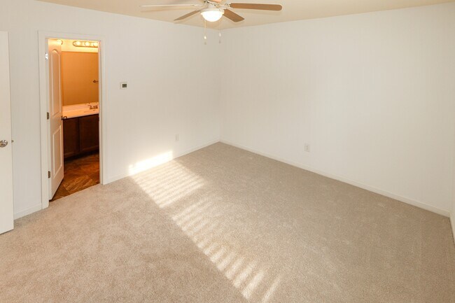 Building Photo - 31 Southfork Dr