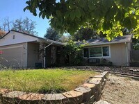 Building Photo - extra long garage.
