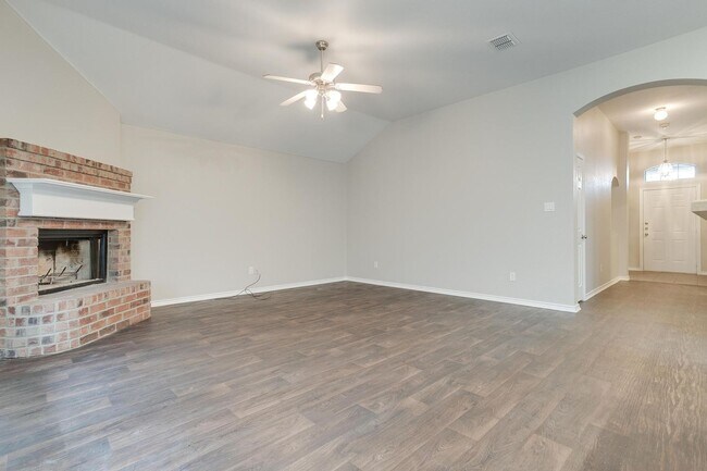 Building Photo - Great 3 Bedroom, 2 Bath, Brick Home in Great Neighborhood- White Settlement ISD- 76108