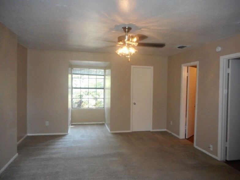 Building Photo - 3104 Cedar St