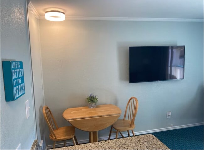 Building Photo - 6102 Seawall Blvd