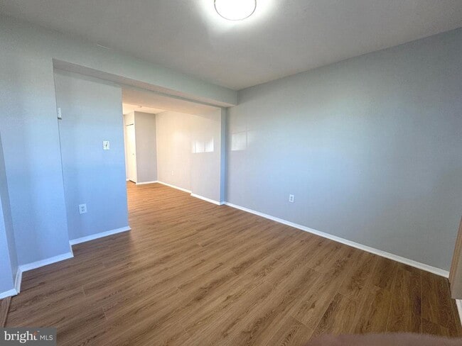 Building Photo - 17 Holland Hill Ct