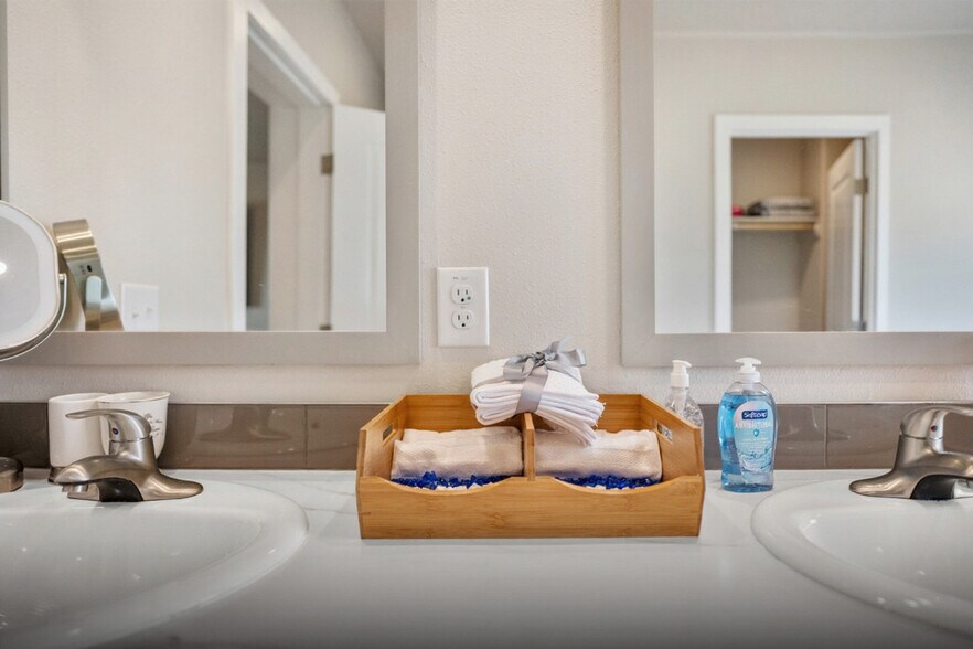 Building Photo - 421 Bluegrass Way