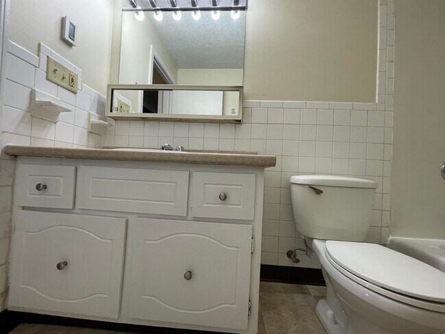 Building Photo - 99 Powers St