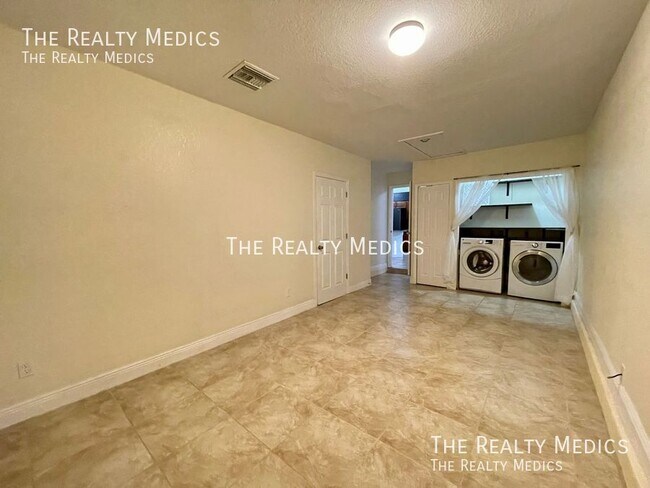 Building Photo - 7733 Fox Knoll Pl