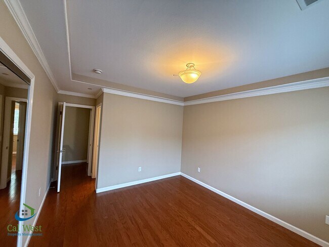 Building Photo - $3195 - Tri-level Town modern townhome in ...