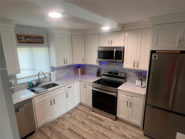 Building Photo - 1561 NE 12th Terrace