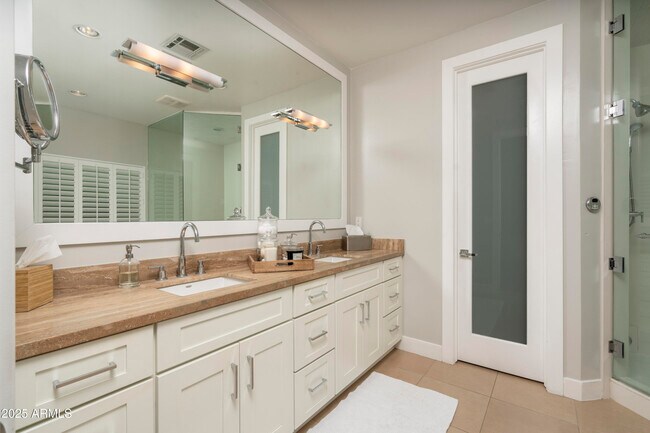 Building Photo - 4628 N Avenida Del Puente