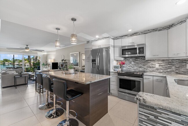 Building Photo - 2311 NE 36th St