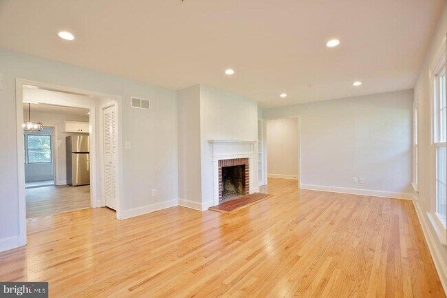 Building Photo - 316 Farm Rd