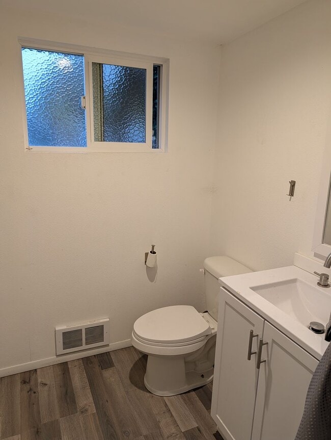 Building Photo - 107 E Section St