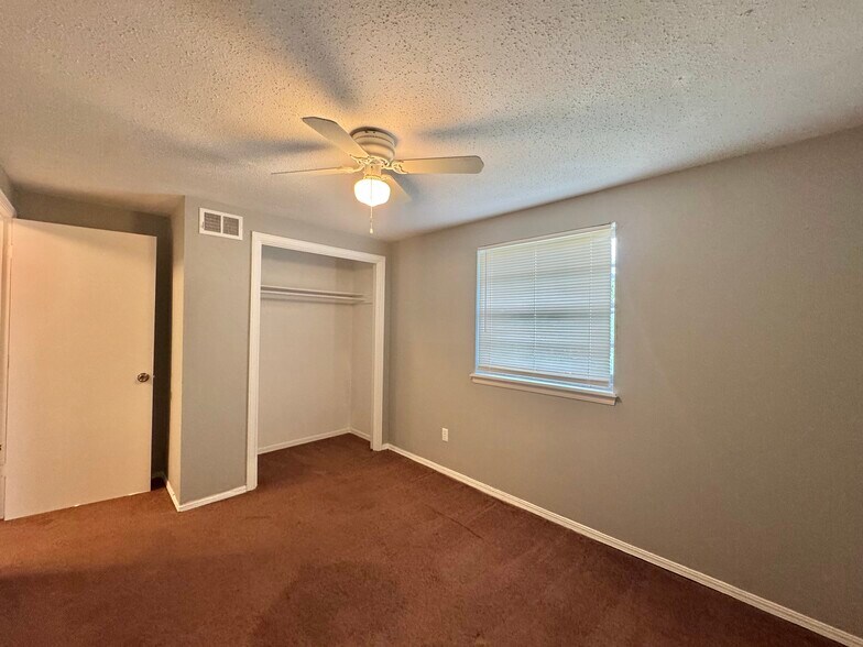 Building Photo - 3029 SW 62nd St