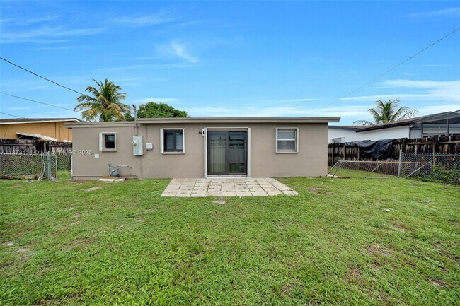 Building Photo - 7762 Plantation Blvd