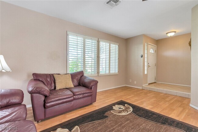 Building Photo - 3472 Townhouse Dr