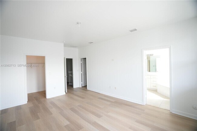 Building Photo - 10440 NW 61 Ln.