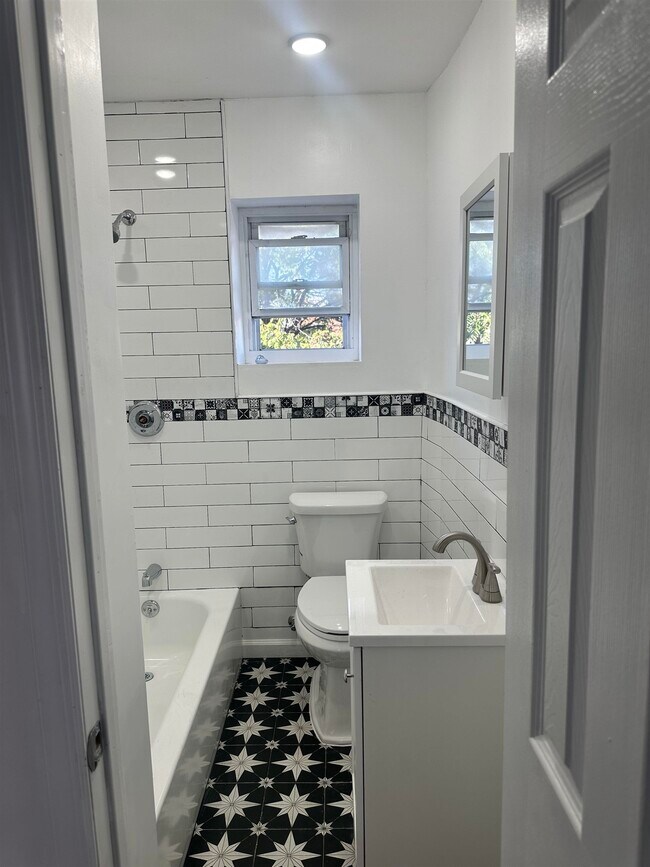 Building Photo - 340 2ND St